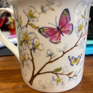 Burton+BURTON Butterfly Dogwood mug